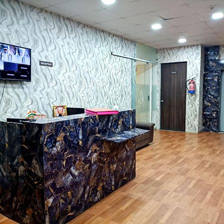 Hotel Gokul Solitaire, Surat Bhatha Zewnętrze zdjęcie
