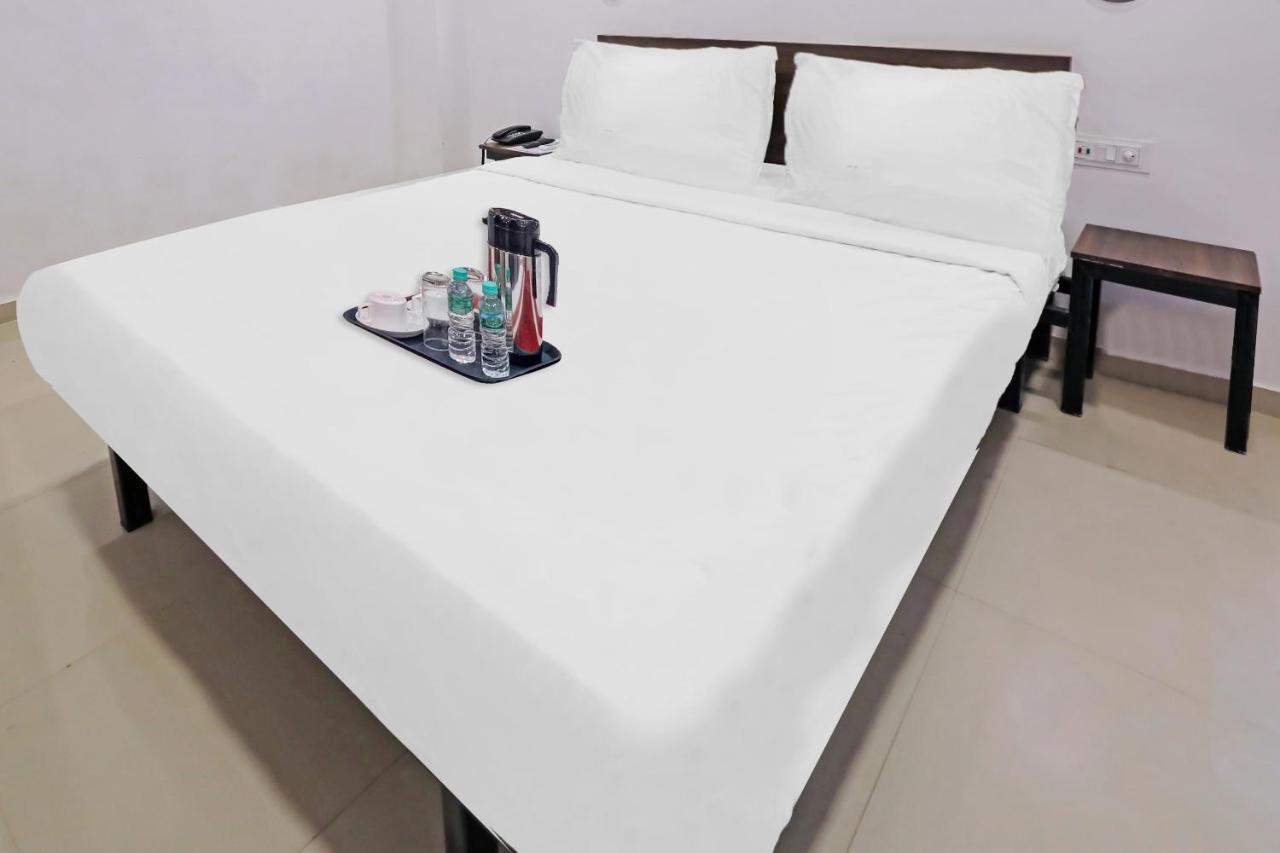 Hotel Gokul Solitaire, Surat Bhatha Zewnętrze zdjęcie