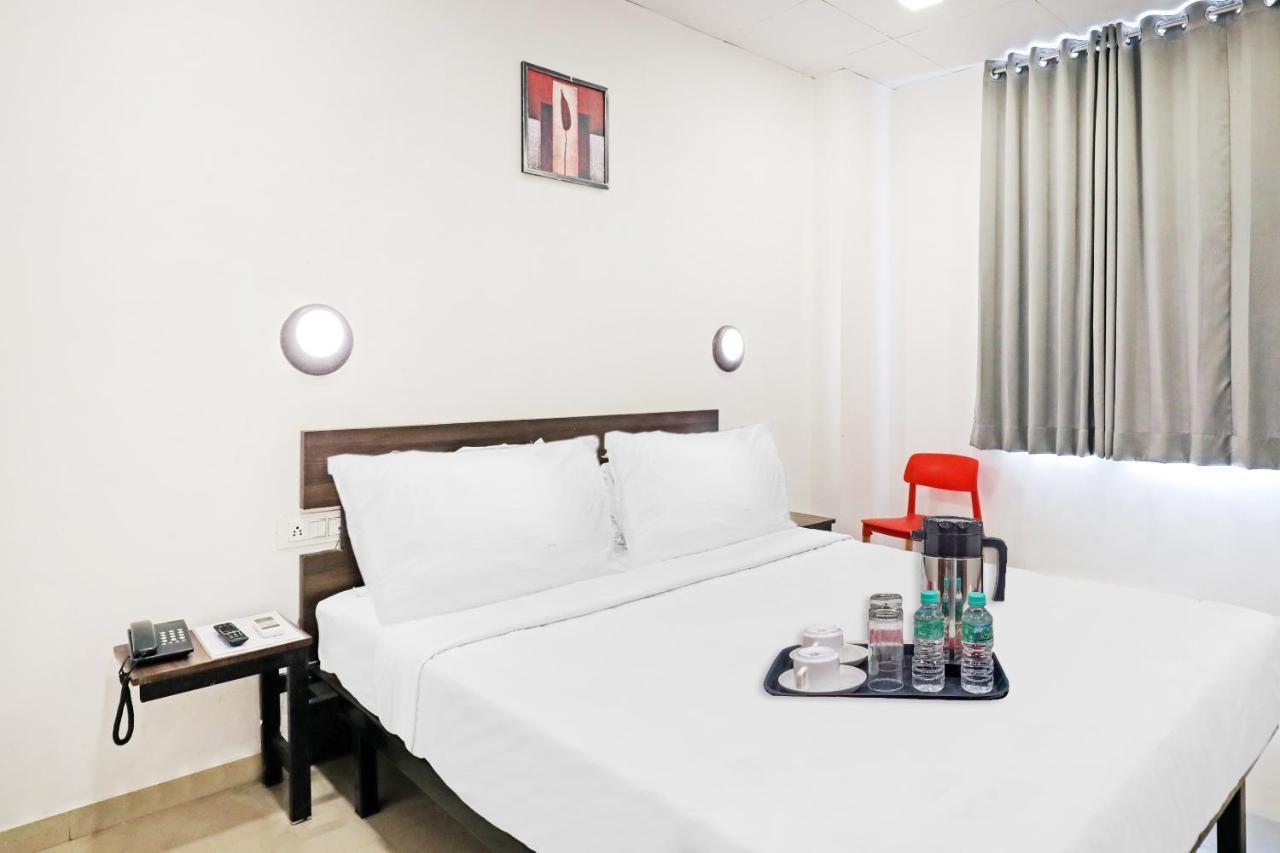 Hotel Gokul Solitaire, Surat Bhatha Zewnętrze zdjęcie