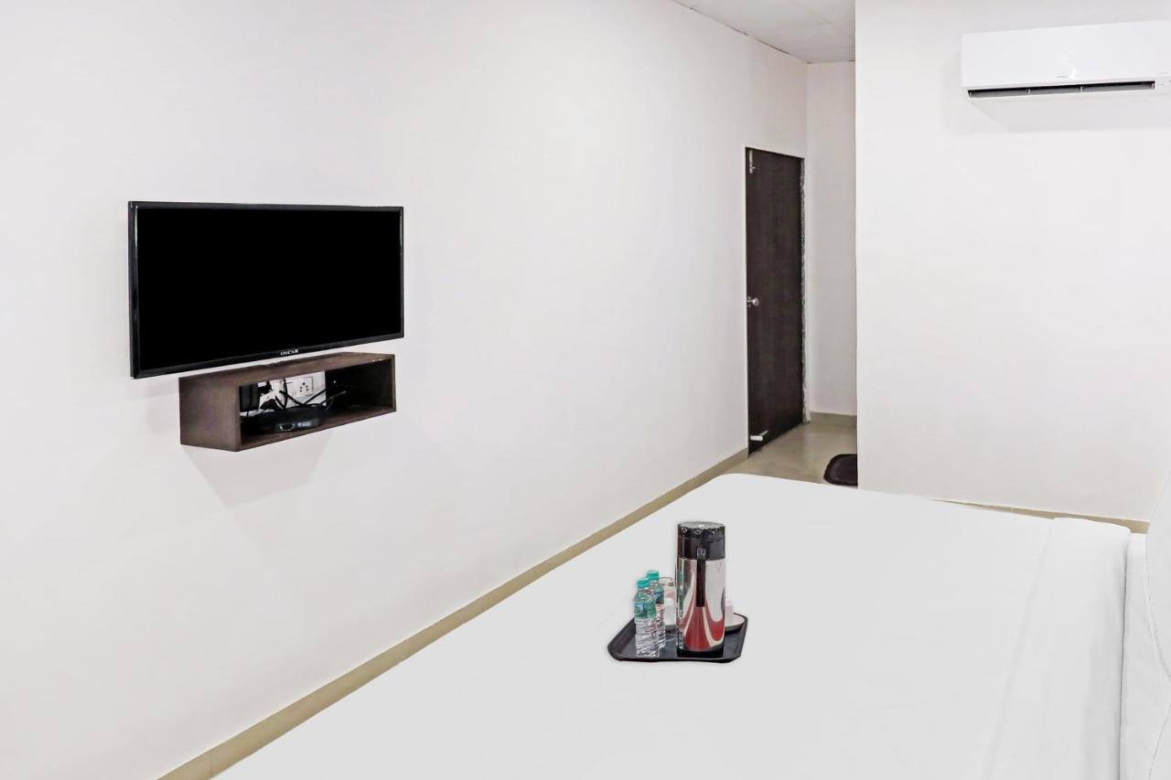 Hotel Gokul Solitaire, Surat Bhatha Zewnętrze zdjęcie