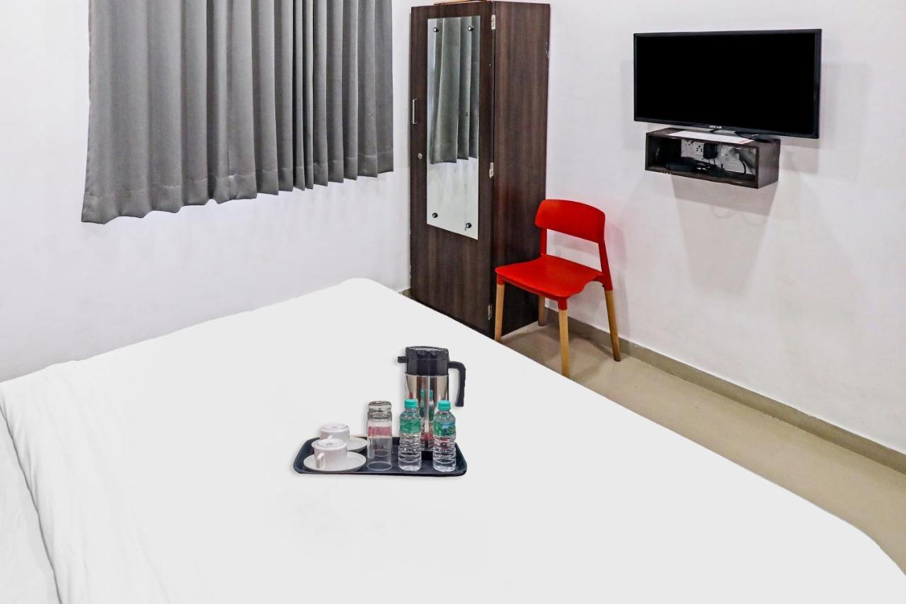 Hotel Gokul Solitaire, Surat Bhatha Zewnętrze zdjęcie