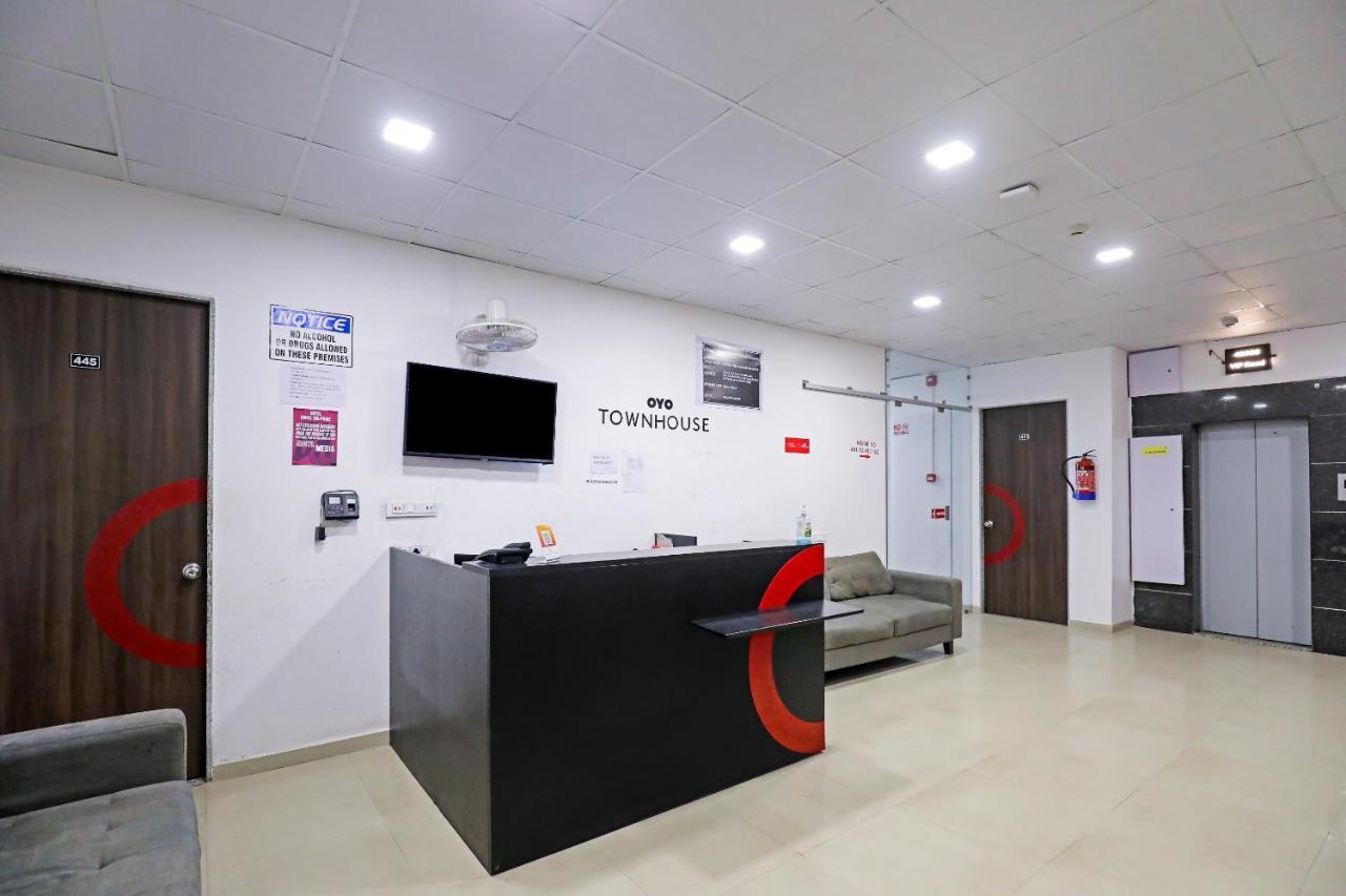 Hotel Gokul Solitaire, Surat Bhatha Zewnętrze zdjęcie
