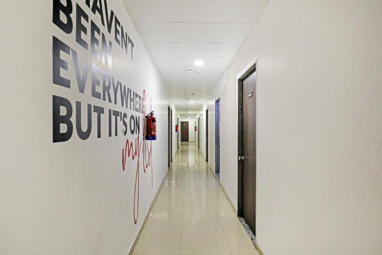 Hotel Gokul Solitaire, Surat Bhatha Zewnętrze zdjęcie