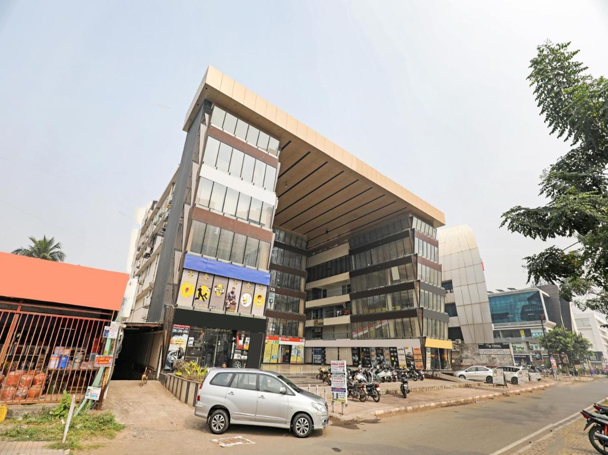 Hotel Gokul Solitaire, Surat Bhatha Zewnętrze zdjęcie