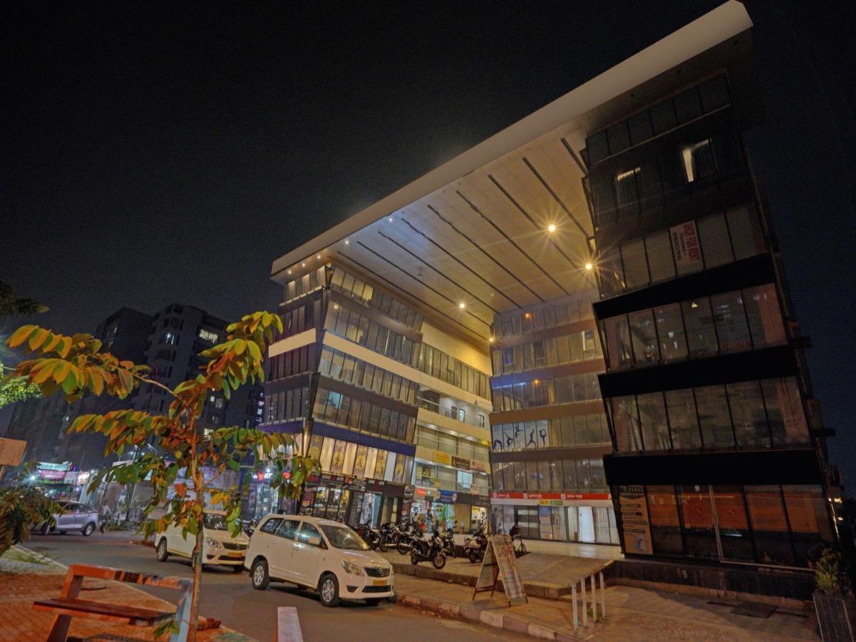 Hotel Gokul Solitaire, Surat Bhatha Zewnętrze zdjęcie