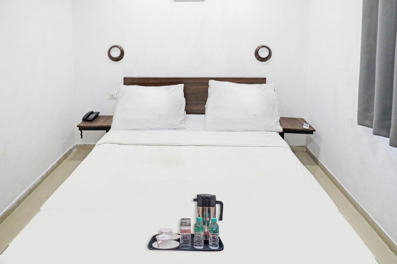 Hotel Gokul Solitaire, Surat Bhatha Zewnętrze zdjęcie