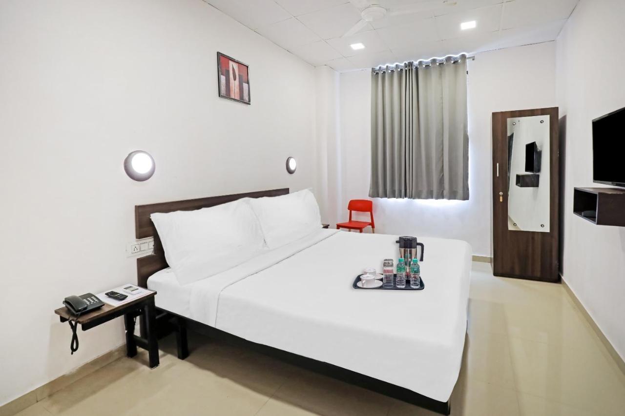 Hotel Gokul Solitaire, Surat Bhatha Zewnętrze zdjęcie