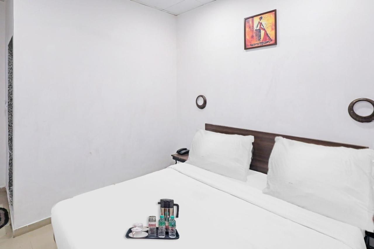 Hotel Gokul Solitaire, Surat Bhatha Zewnętrze zdjęcie