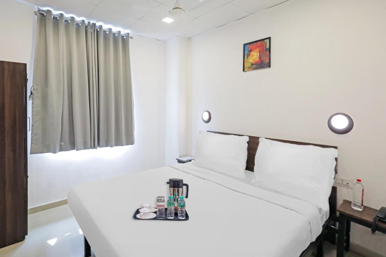 Hotel Gokul Solitaire, Surat Bhatha Zewnętrze zdjęcie