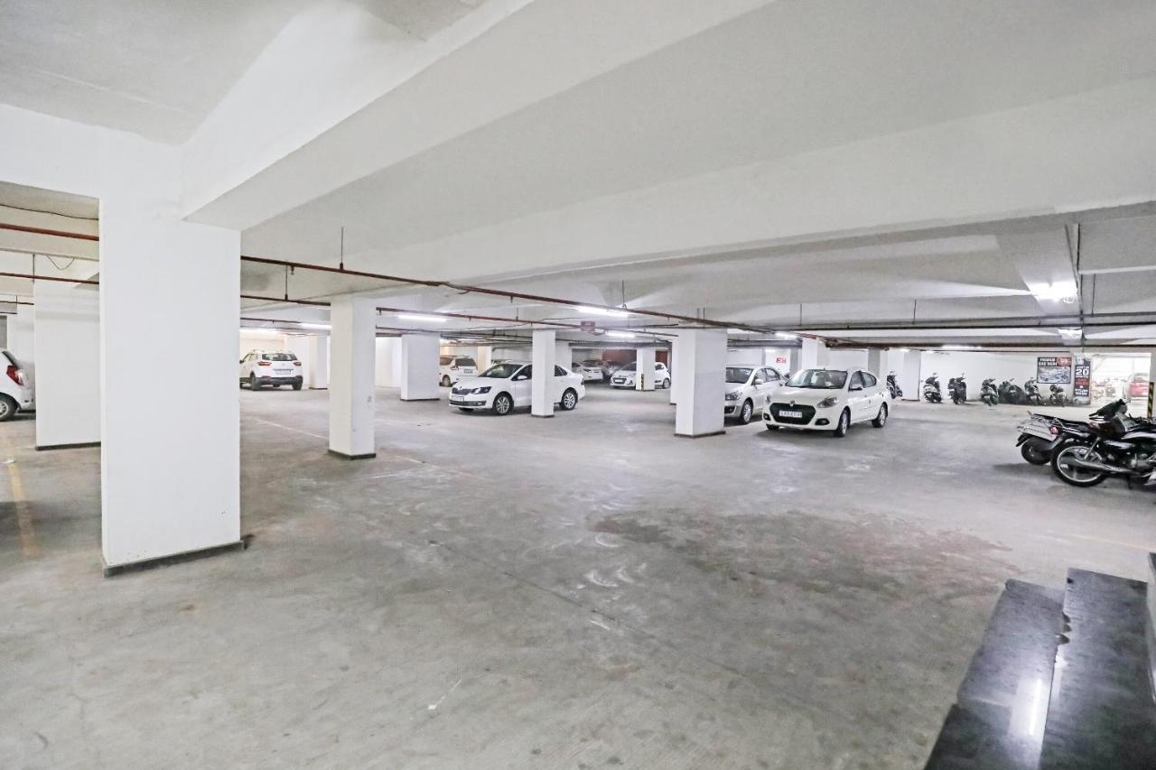 Hotel Gokul Solitaire, Surat Bhatha Zewnętrze zdjęcie