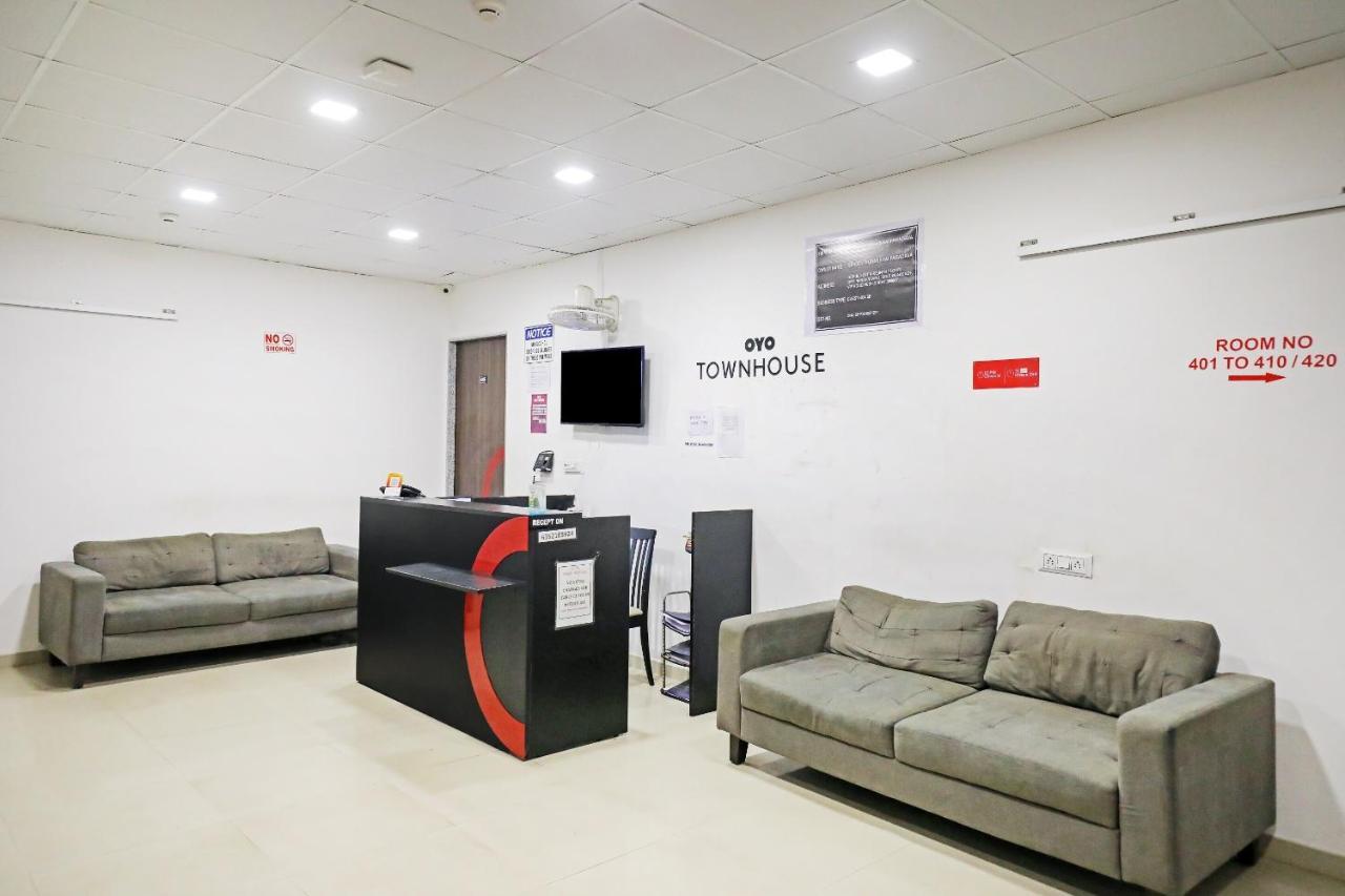 Hotel Gokul Solitaire, Surat Bhatha Zewnętrze zdjęcie