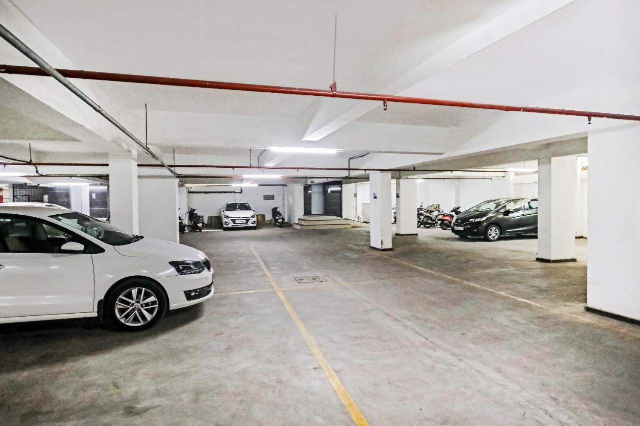 Hotel Gokul Solitaire, Surat Bhatha Zewnętrze zdjęcie