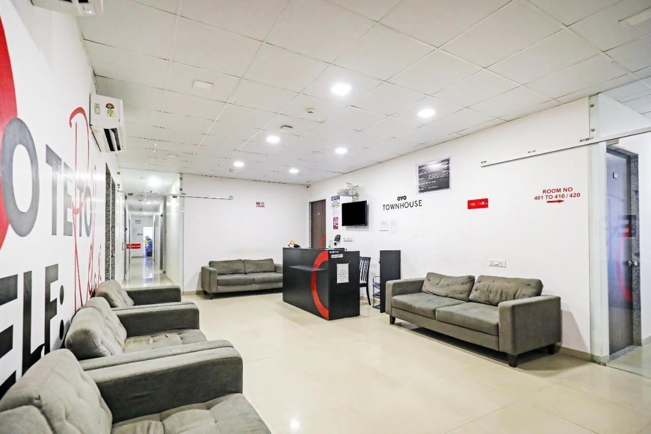 Hotel Gokul Solitaire, Surat Bhatha Zewnętrze zdjęcie