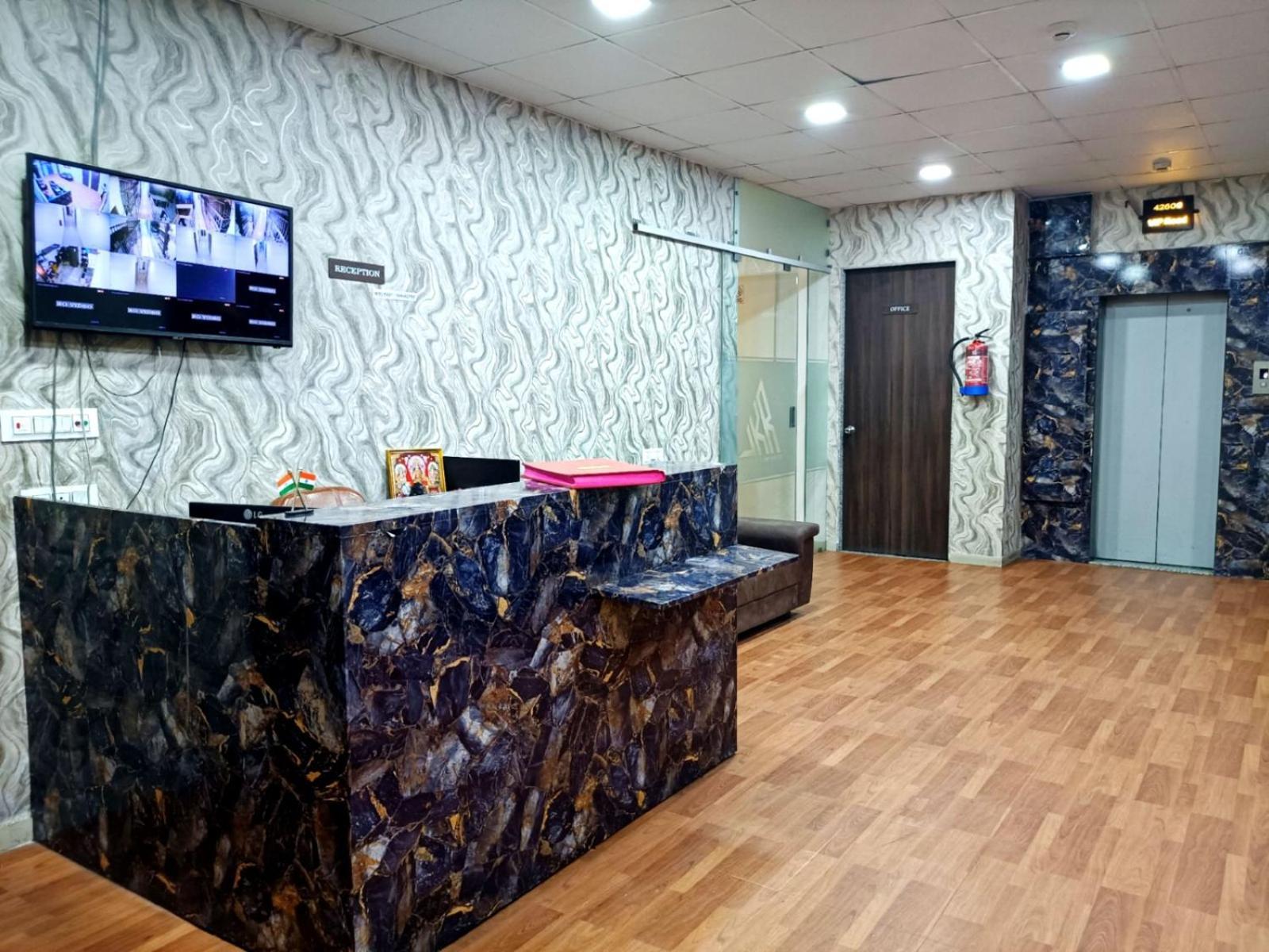 Hotel Gokul Solitaire, Surat Bhatha Zewnętrze zdjęcie