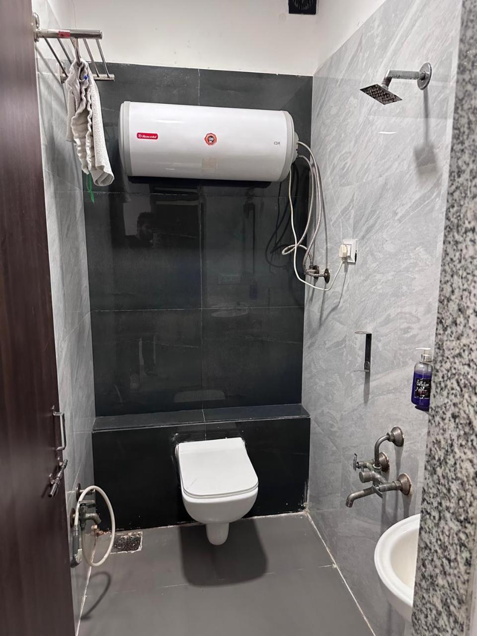 Hotel Gokul Solitaire, Surat Bhatha Zewnętrze zdjęcie