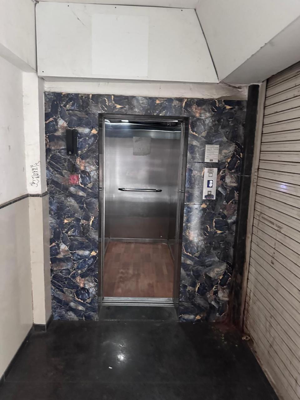 Hotel Gokul Solitaire, Surat Bhatha Zewnętrze zdjęcie