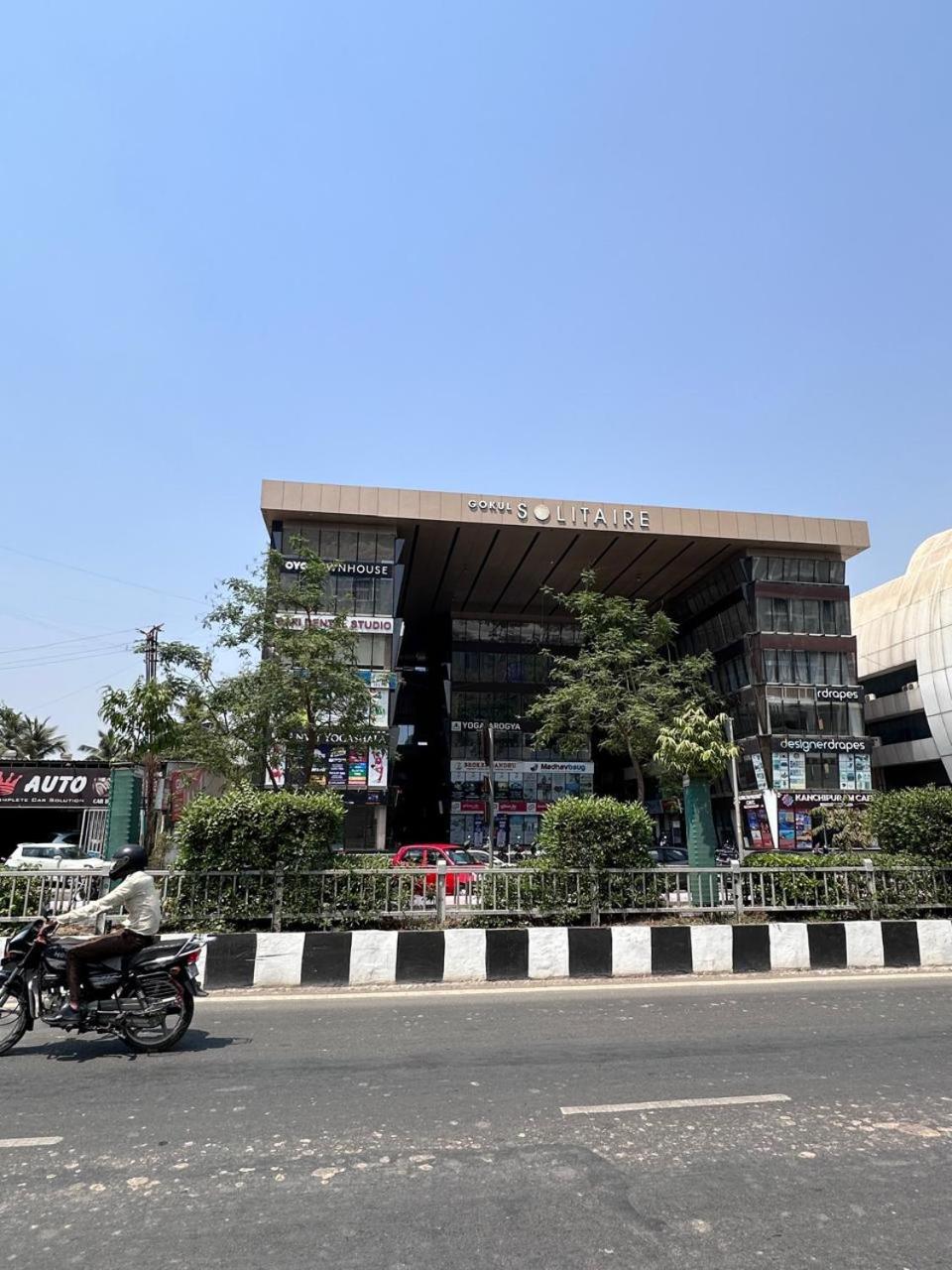 Hotel Gokul Solitaire, Surat Bhatha Zewnętrze zdjęcie